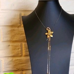 VTG Lariat-style necklace, goldtone/flower
